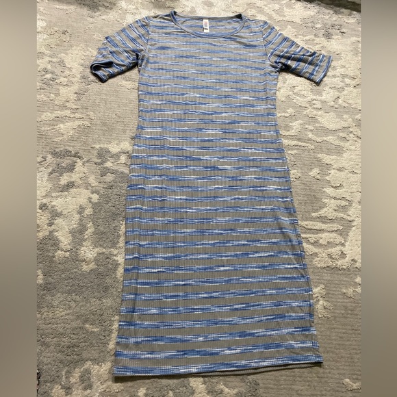 LuLaRoe Womens M EUC Gray/blue Striped 1/2 Sleeves Knee Length Scoop Neck EUC - Picture 1 of 4
